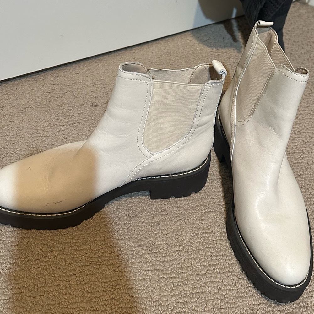 White ankle Sam Edelman flat boots